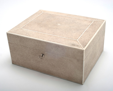 H2-01_jewellery_box_in_shagreen_and_bone__large_1_main