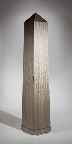 Obelisk_in_gray_main