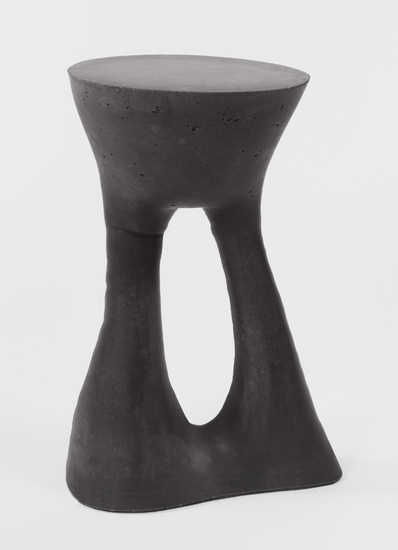 Kreten-side-table-black-by-souda-1_main
