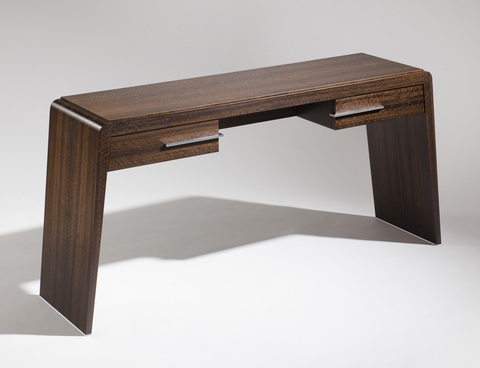 Petite_temple_desk_main