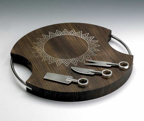 Cheeseboard_and_cheeseknives_main